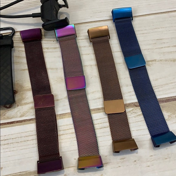 Fitbit Charge 3 - all original + bonus bands - Picture 3 of 5
